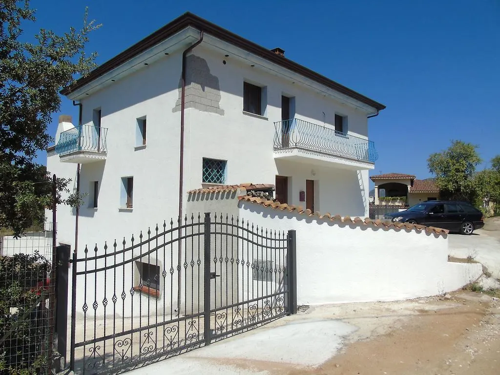 Bed & Breakfast B&Birs Oliena